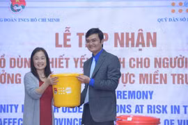 UNFPA ayuda a ancianos en provincias vietnamitas afectadas por inundaciones
