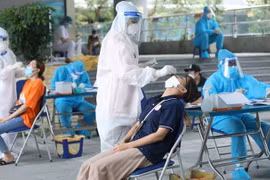 Hanoi acelera pruebas y vacunación contra el COVID-19