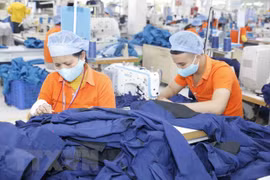 Forbes destaca resultados de la industria textil de Vietnam pese al COVID-19 