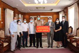 Apoyan a comunidad vietnamita en Laos en combate contra COVID-19