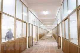 Aceleran construcción de hospital de campaña de COVID-19 en provincia vietnamita de Hai Duong