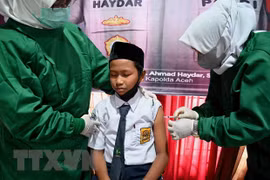 Indonesia planea vacunar contra el COVID-19 a niños en escuelas