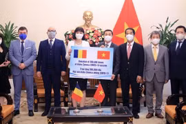 Recibe Vietnam vacunas contra el COVID-19 donadas por Rumania