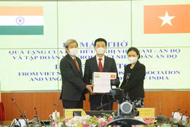 Vietnam entrega 100 ventiladores a la India para respaldar su lucha contra el COVID-19