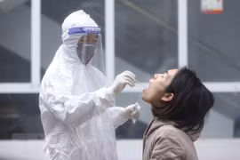 Detectan en Vietnam primer caso de nueva cepa de coronavirus procedente de Sudáfrica