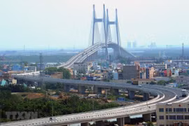 Vietnam promueve inversión en infraestructura y servicios públicos