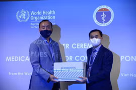 OMS dona insumos médicos a Vietnam para combatir el COVID-19
