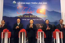 Exhibición fotográfica honra belleza de la frontera vietnamita