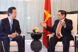 Premier vietnamita conversa con titulares de partidos japoneses