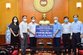 Comunidad coterránea en ultramar continúa apoyando a lucha contra el COVID-19 en Vietnam