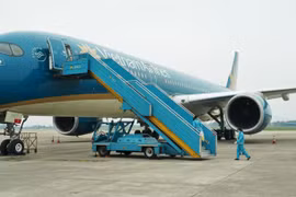 Vietnam Airlines transporta gratis a personal médico a Bac Giang y Bac Ninh para apoyar lucha antiepidémica