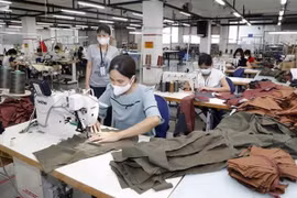 Vietnam flexibiliza medidas para acelerar la recuperación económica 