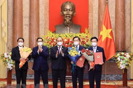  Entregan decisiones de nombramiento a los miembros del Gobierno vietnamita