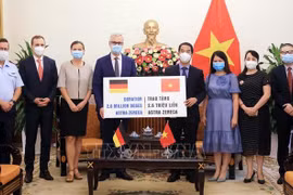 Valiosos aportes de comunidades internacionales a lucha contra COVID-19 en Vietnam