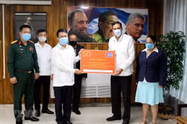 Llegan a Cuba mensaje de felicitación y obsequio de Vietnam por éxito de VIII Congreso partidista