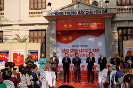Exposición en Hanoi resalta liderazgo del Partido Comunista de Vietnam