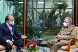 Presidente vietnamita se reúne con el general cubano Raúl Castro Ruz