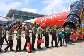 Vietjet transporta casi mil efectivos a Ciudad Ho Chi Minh para apoyar la lucha antipandémica