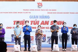 Paquetes de bienestar social benefician a cinco mil personas en Hanoi