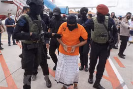 Indonesia detiene a 10 terroristas que planeaban ataques con bombas en Papua