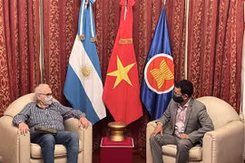 Vietnam y Argentina por enriquecer vínculos partidistas