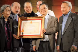 Connacionales y amigos franceses creen en brillante futuro de Vietnam