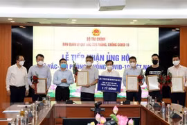 Vietnam recauda fondo millonario para adquisición de vacunas contra COVID-19