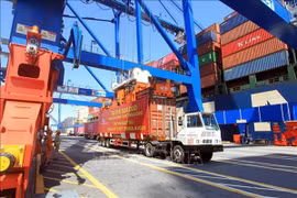 Aumentan mercancías en contenedores a través de los puertos marítimos de Vietnam
