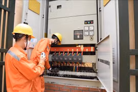 Reducen precios de electricidad a residentes en Hanoi por COVID-19