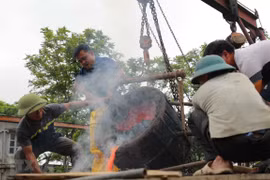 Celebran rito de fundición de tambores de bronce en saludo a elecciones parlamentarias en Vietnam 