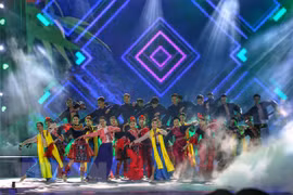 Celebran programa artístico en saludo al Día cultural de las Etnias en Vietnam
