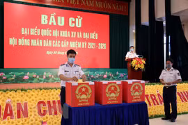 Organizan elecciones anticipadas en Vietnam para trabajadores en el mar