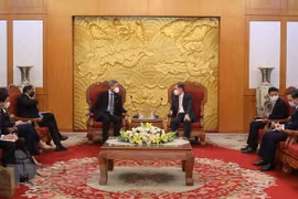 Hanoi y Singapur por ampliar cooperación en múltiples sectores