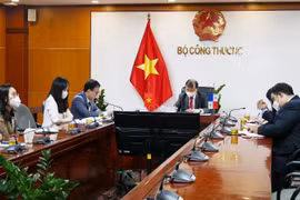 Debaten oportunidades para agilizar cooperación comercial de Vietnam y Panamá