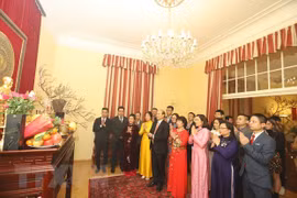 Vietnamitas en todo el mundo saludan el Año Nuevo Lunar 2021