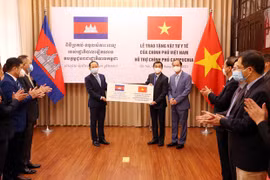 Ofrece Vietnam dispositivos médicos a Camboya 