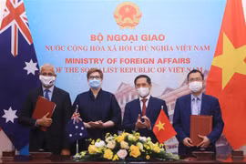 Cancilleres de Vietnam y Australia debaten medidas para agilizar lazos binacionales