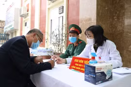 COVID-19: Inyectan a 35 voluntarios con vacuna vietnamita Nano Covax en segunda fase de ensayo clínico