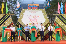 Celebran el Festival de Turismo Callejero de Ha Long