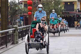 Número de turistas extranjeros a Vietnam aumenta 42,4 por ciento en noviembre