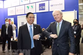 Primer ministro de Vietnam cumple amplio programa de encuentros en Reino Unido