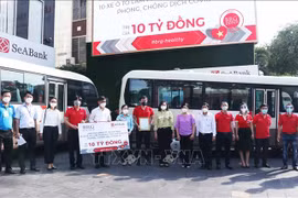 Ciudad Ho Chi Minh recibe donación de equipos médicos para el control del COVID-19