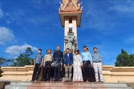 Rinden tributo a mártires vietnamitas fallecidos en Camboya