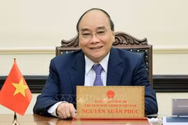 Presidente de Vietnam rinde homenaje a las personas con méritos revolucionarios 