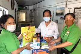 Más de 365 mil trabajadores afectados por COVID-19 en Ciudad Ho Chi Minh reciben apoyo financiero