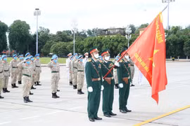 Cascos azules vietnamitas rinden tributo a Ho Chi Minh de regreso en la Patria