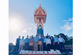 Rinden tributo a mártires vietnamitas fallecidos en Camboya