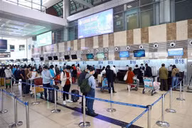 Personal de aeropuertos principales en Vietnam da negativo en pruebas de SARS-CoV-2