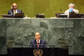 Vietnam comparte con el mundo lucha contra el COVID-19, afirma presidente Xuan Phuc