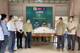 Médicos vietnamitas se incorporan a lucha contra COVID-19 en Camboya